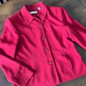 Lined red buttoned jacket, shaped at waist